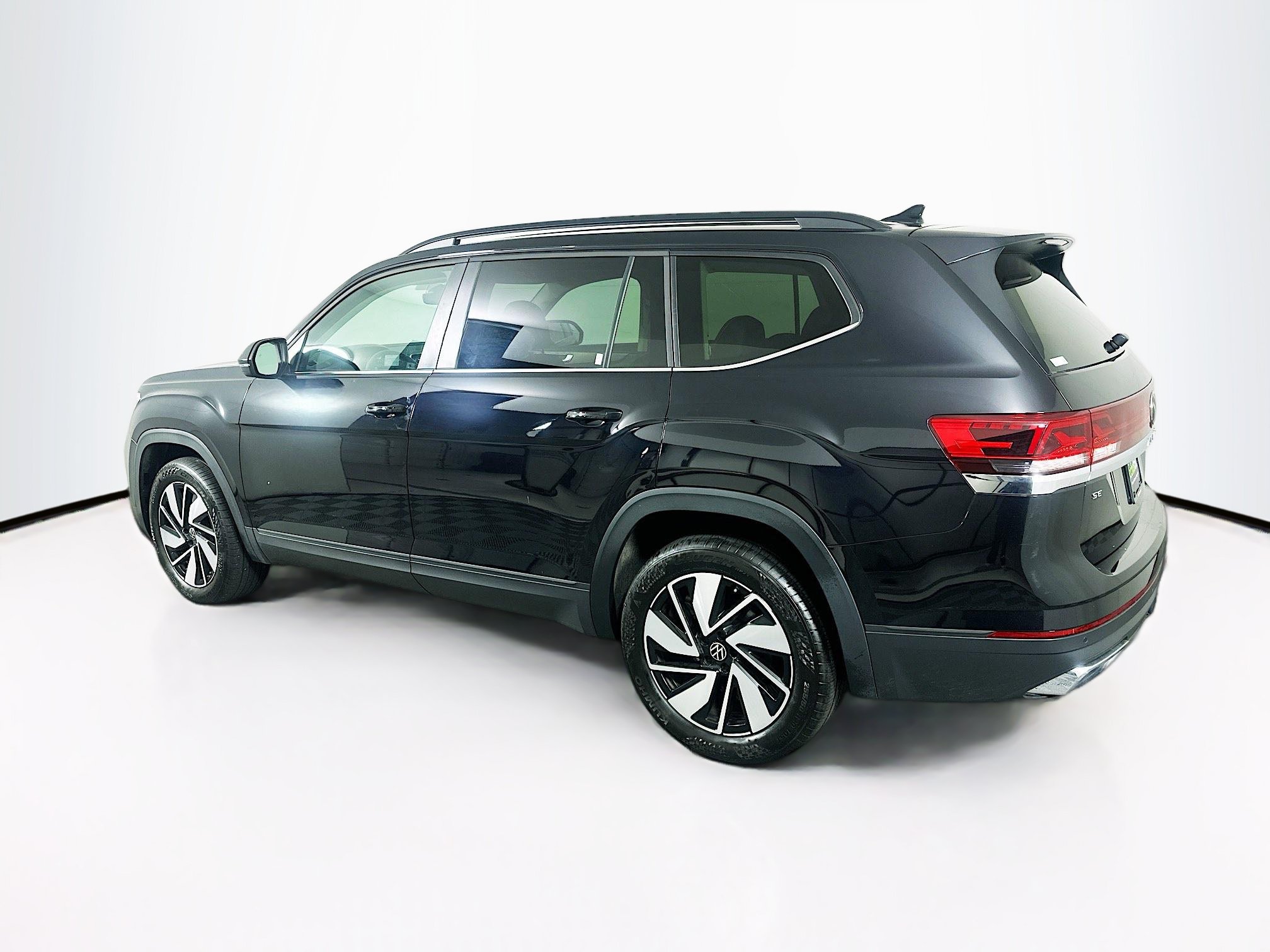 Used 2025 Volkswagen Atlas SE FWD image 5