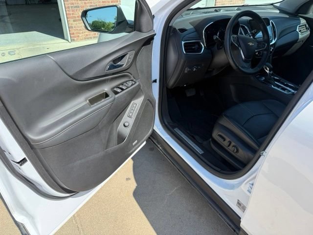 Used 2023 Chevrolet Equinox Premier AWD/4WD image 13