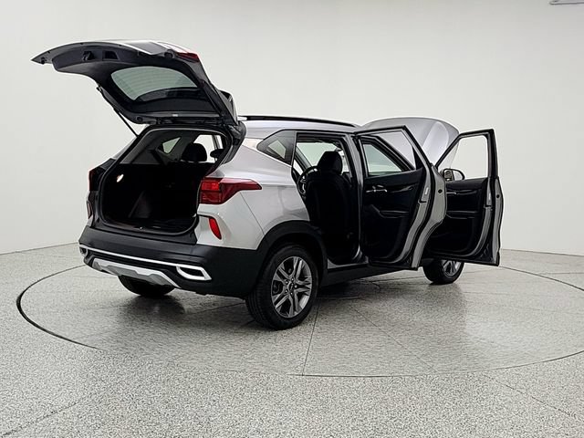 Used 2023 Kia Seltos S AWD/4WD image 11