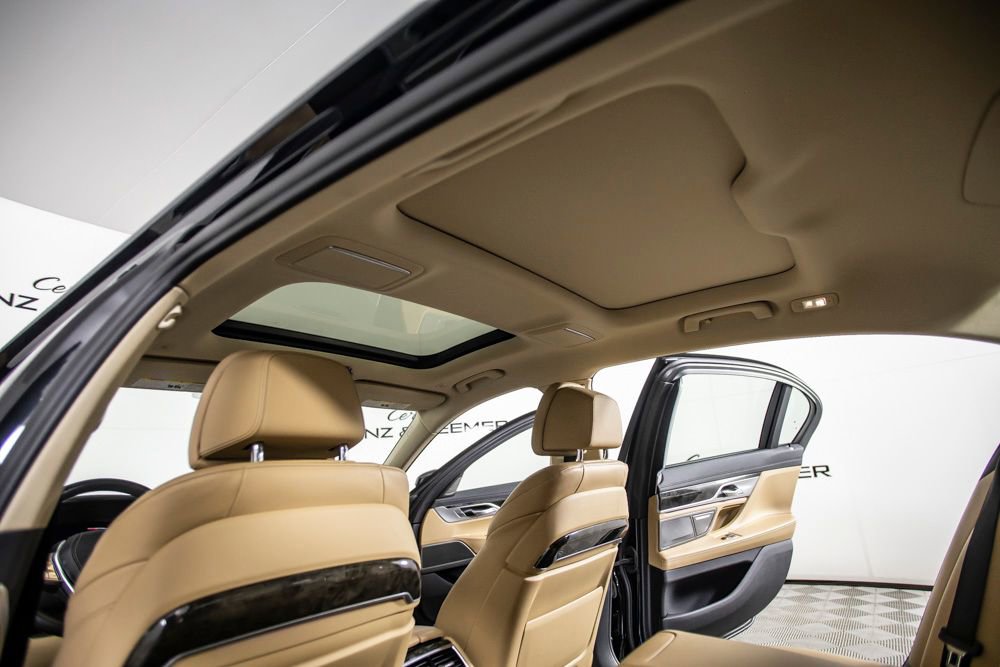 Used 2022 BMW 740i xDrive w/ Premium Package image 26