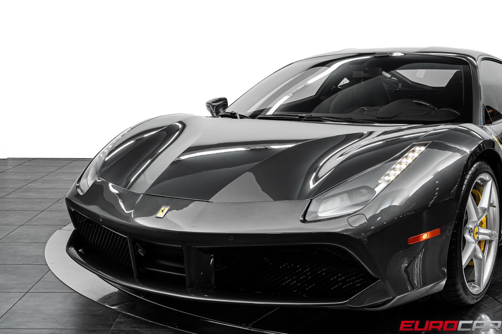 Used 2018 Ferrari 488 GTB RWD image 14