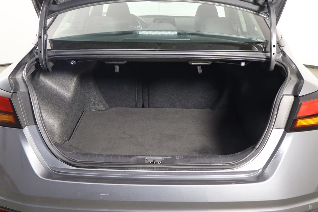 Used 2025 Nissan Altima 2.5 SV FWD image 17
