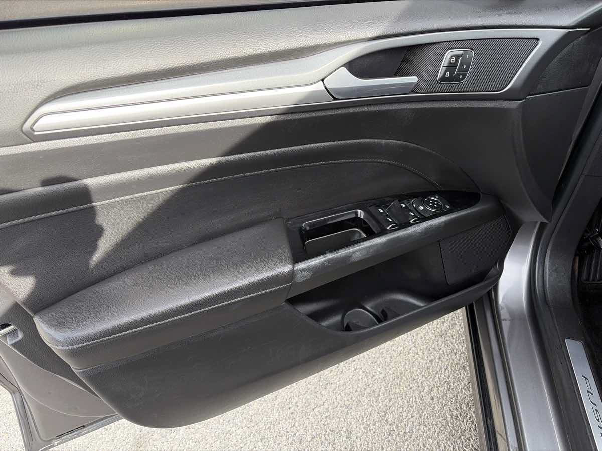 Used 2013 Ford Fusion Titanium FWD image 10