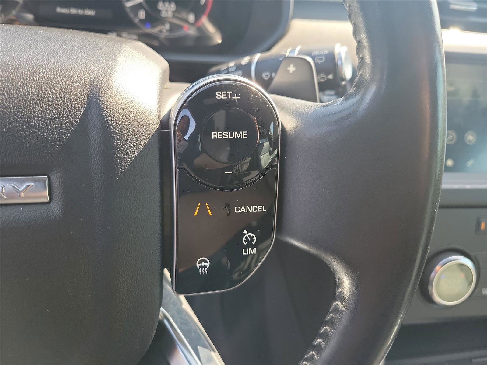 Used 2020 Land Rover Discovery Landmark AWD/4WD image 27