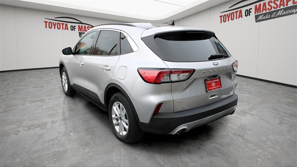 Used 2020 Ford Escape SE image 3