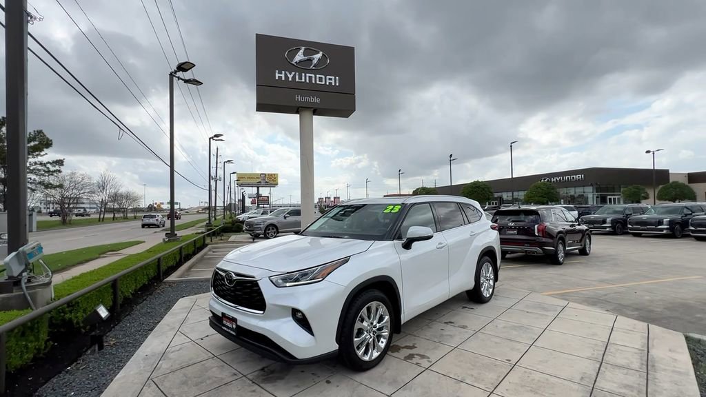 Used 2023 Toyota Highlander Limited image 8