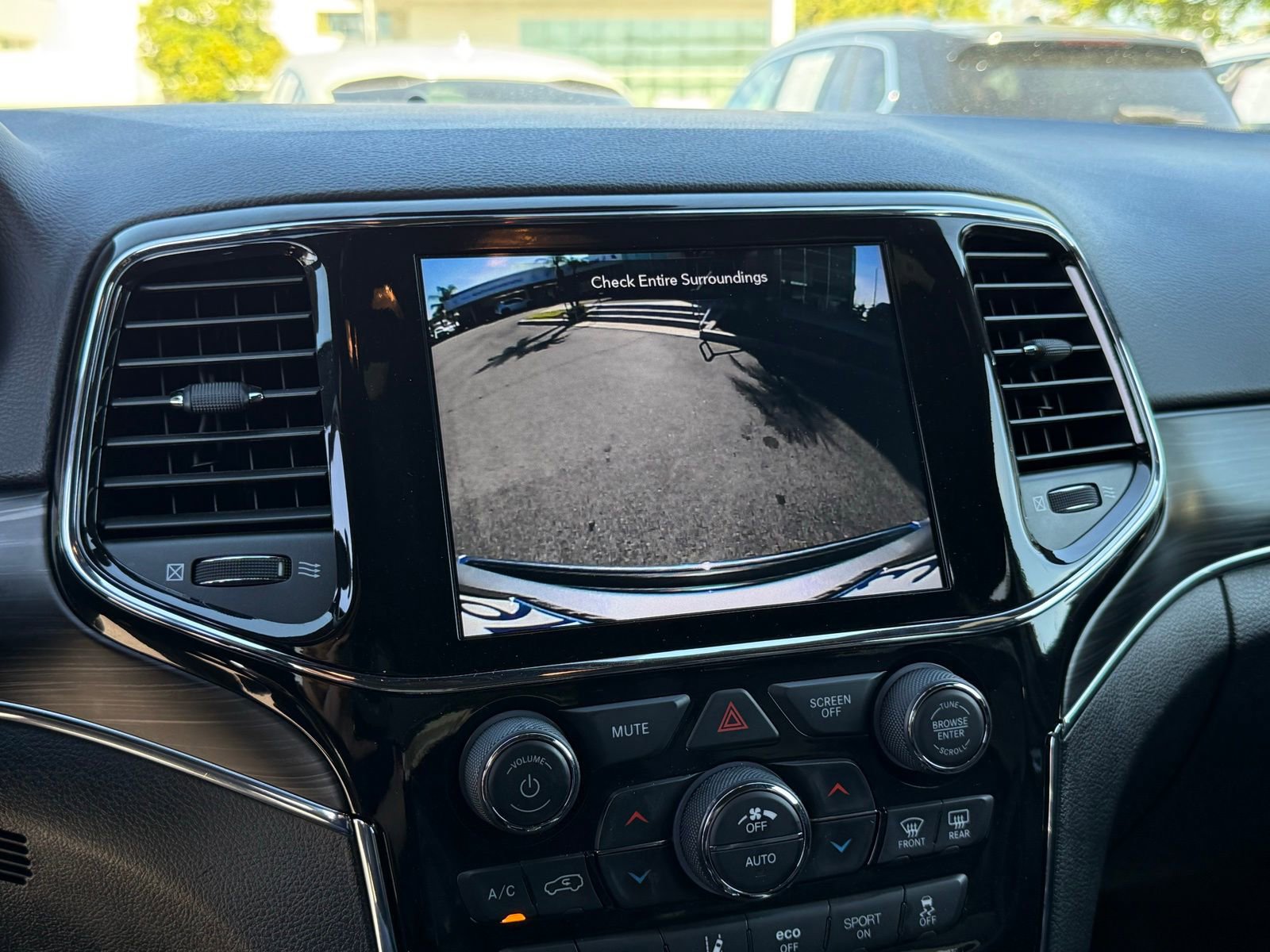 Used 2021 Jeep Grand Cherokee Limited w/ Luxury Group II image 29