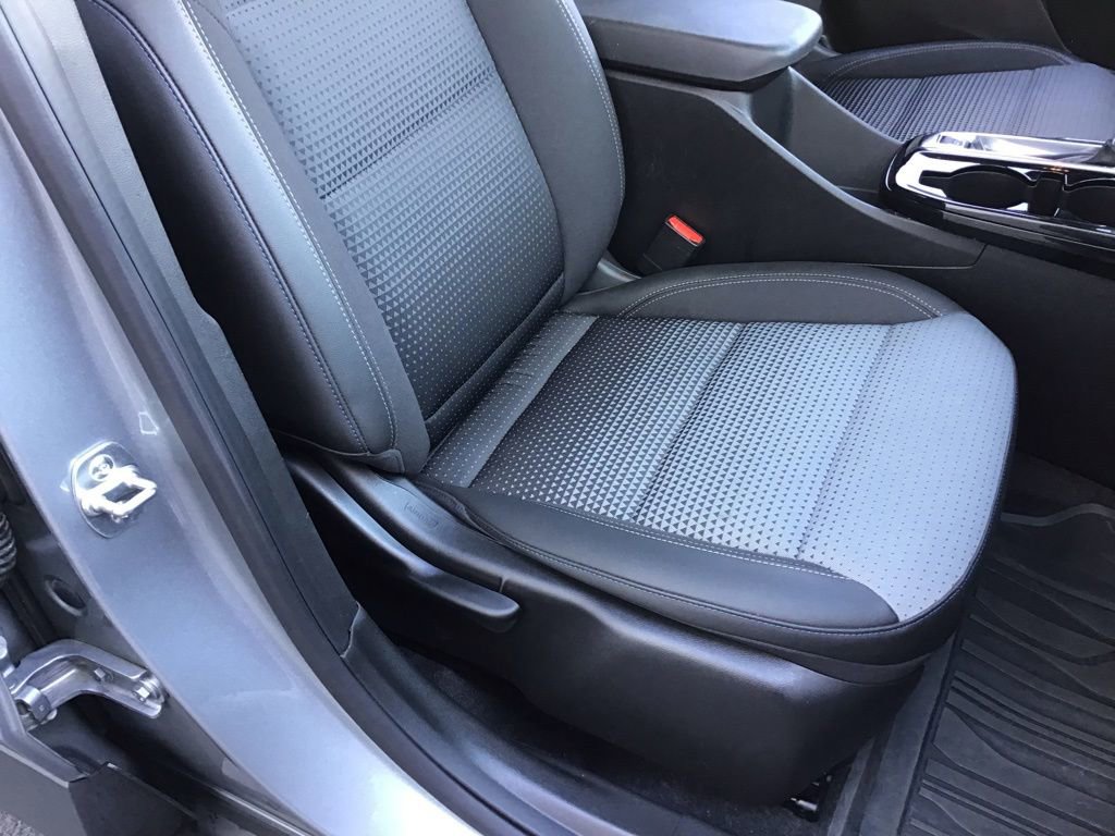 Used 2025 Chevrolet Trax LT w/ LT Convenience Package image 11