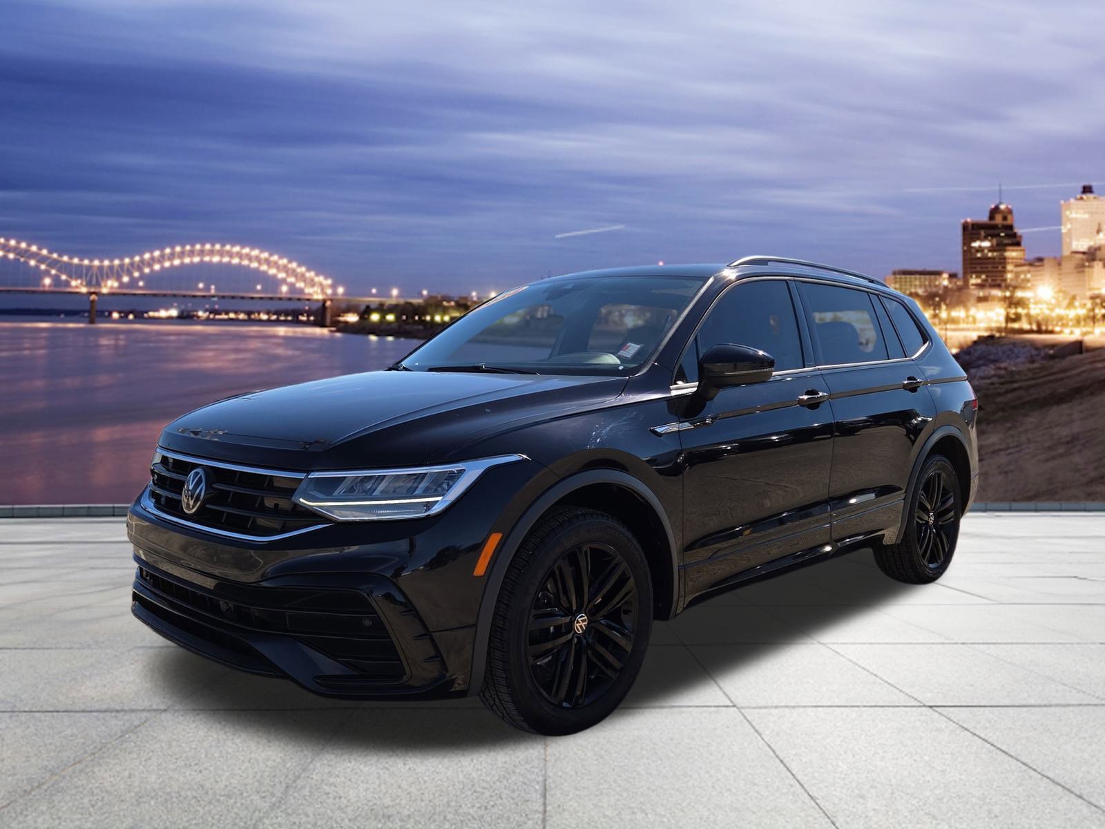 Used 2022 Volkswagen Tiguan SE R-Line image 1