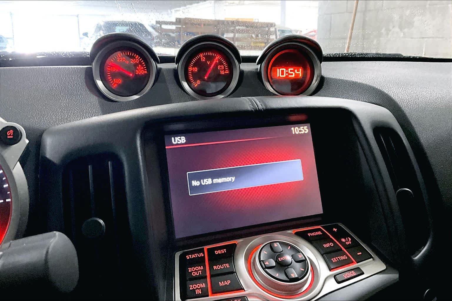 Used 2018 Nissan 370Z Touring Sport RWD image 33