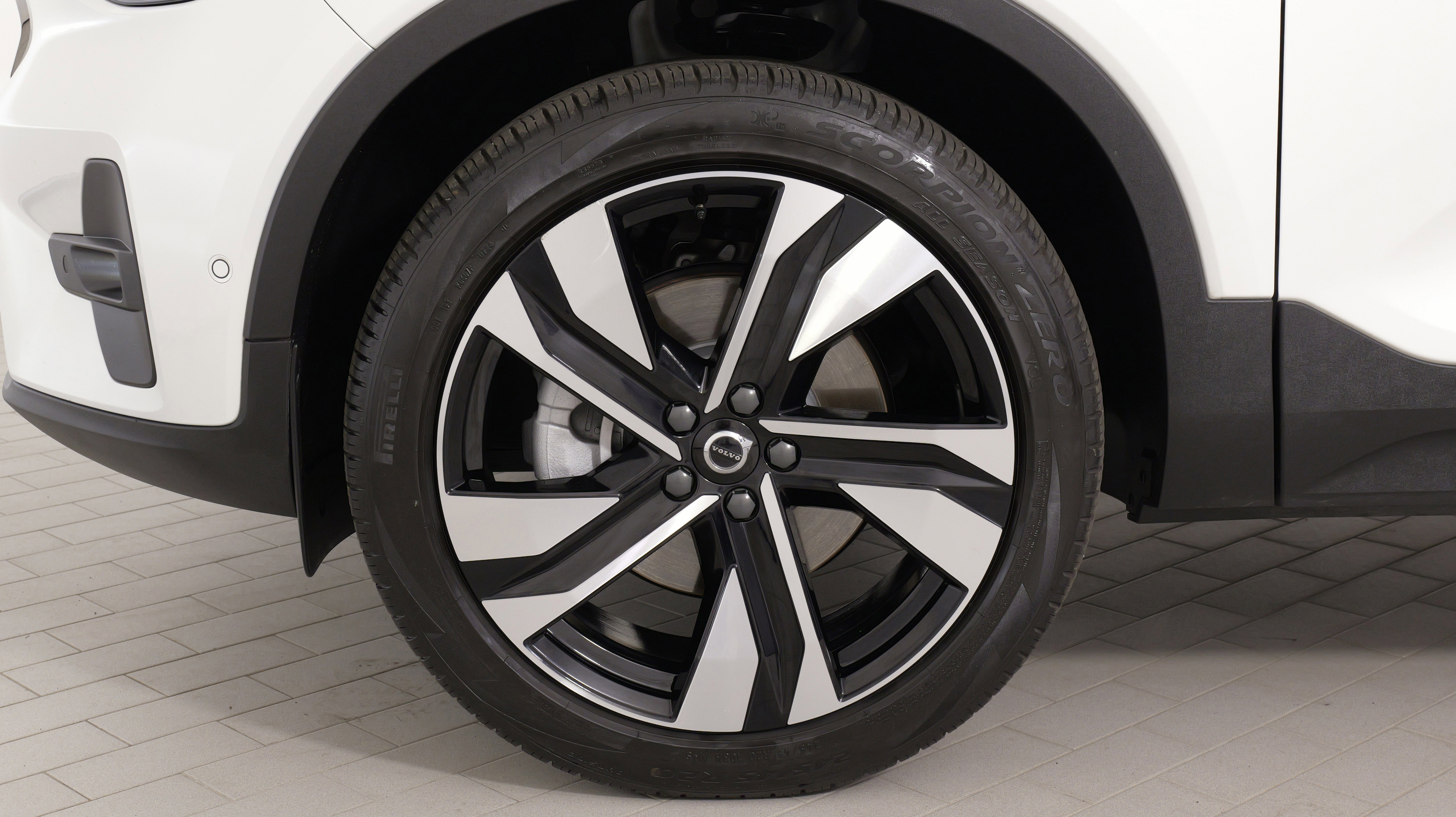 Used 2024 Volvo XC40 B5 Plus w/ Climate Package image 63