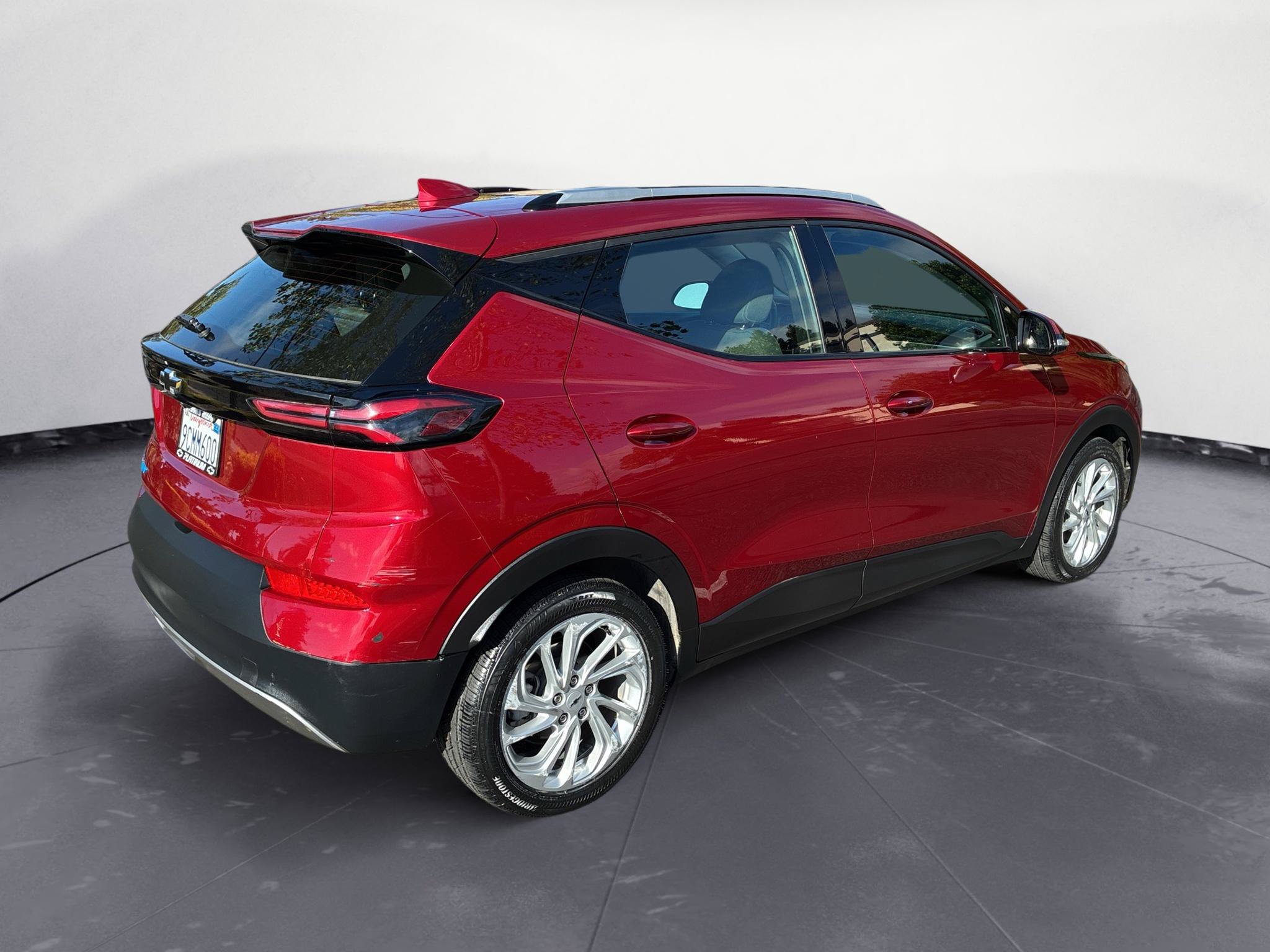 Used 2022 Chevrolet Bolt EUV LT FWD image 2