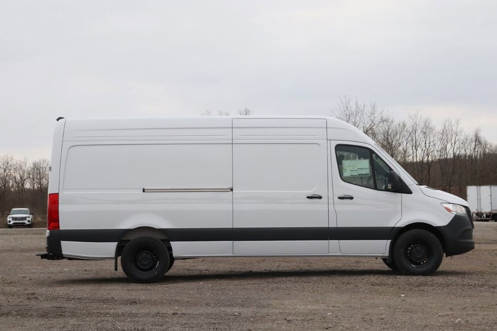 Used 2025 Mercedes-Benz Sprinter 2500 image 8