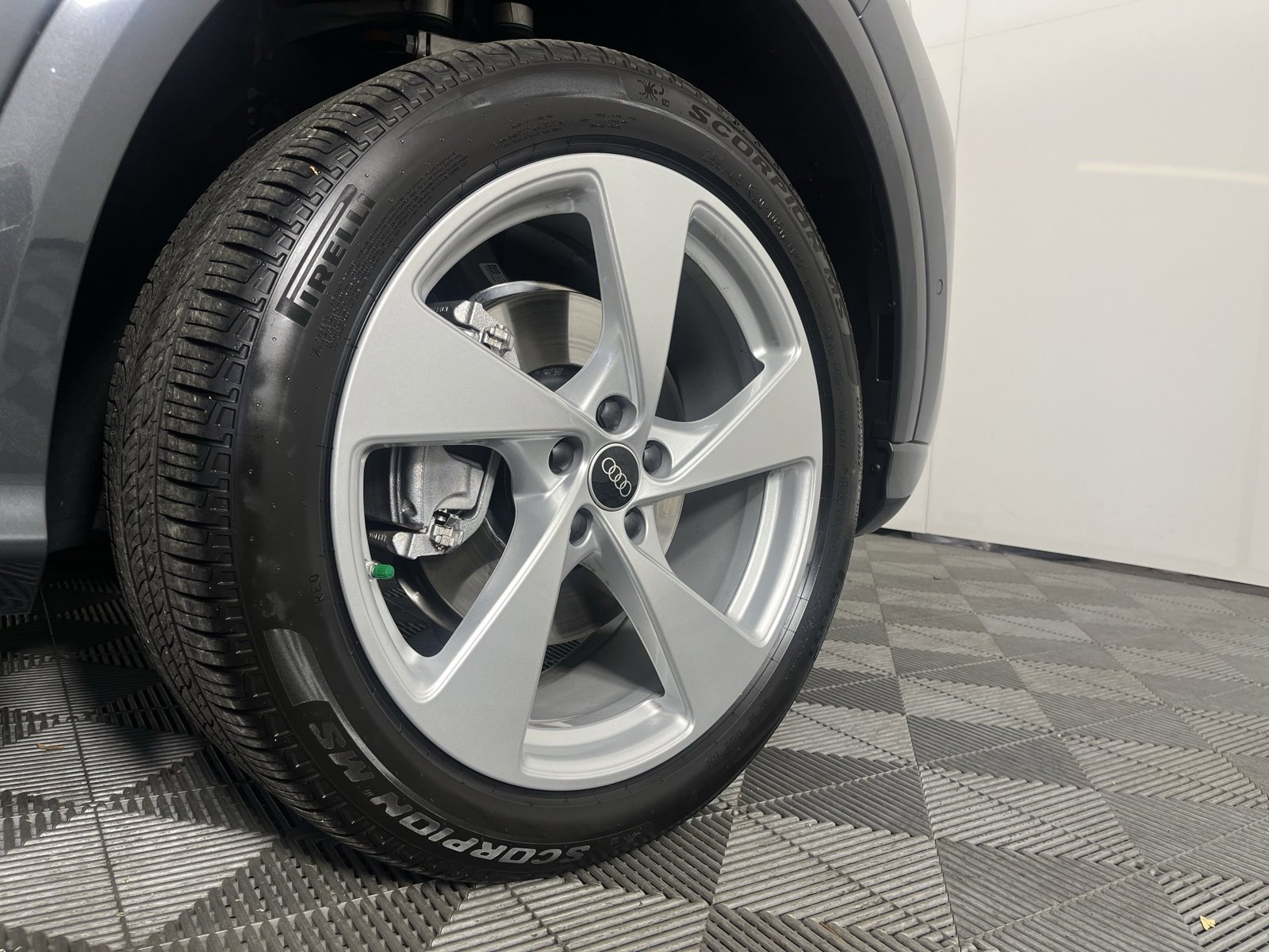 Certified 2025 Audi Q5 2.0T Premium Plus w/ Premium Plus image 11