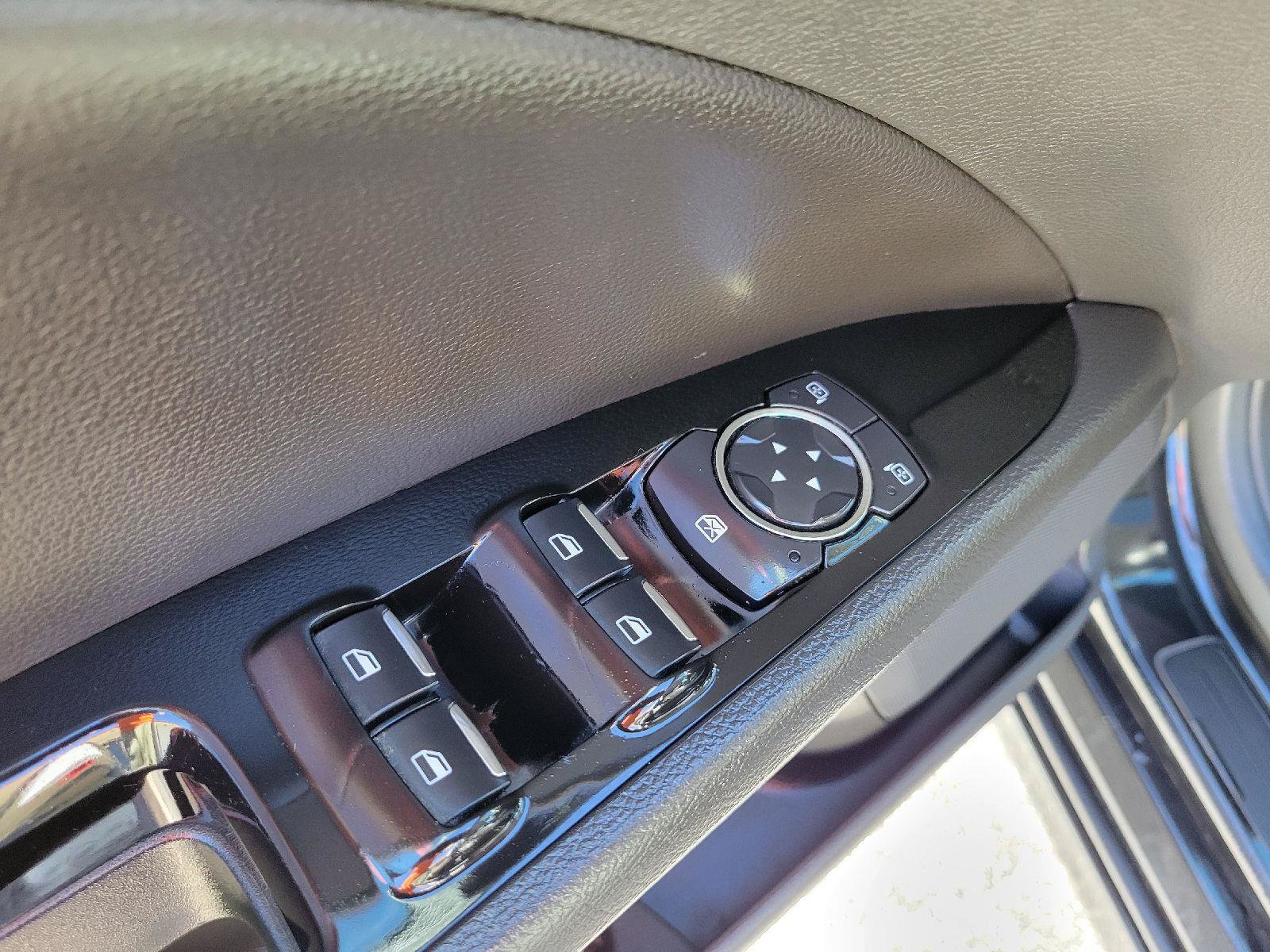 Used 2014 Ford Fusion SE w/ Equipment Group 202A FWD image 8