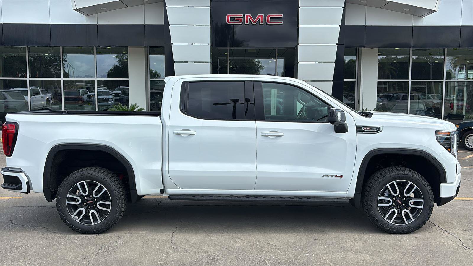 New 2026 GMC Sierra 1500 AT4 w/ AT4 Premium Package AWD/4WD image 9