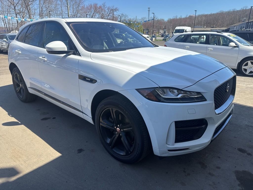 Used 2017 Jaguar F-PACE R-Sport image 7