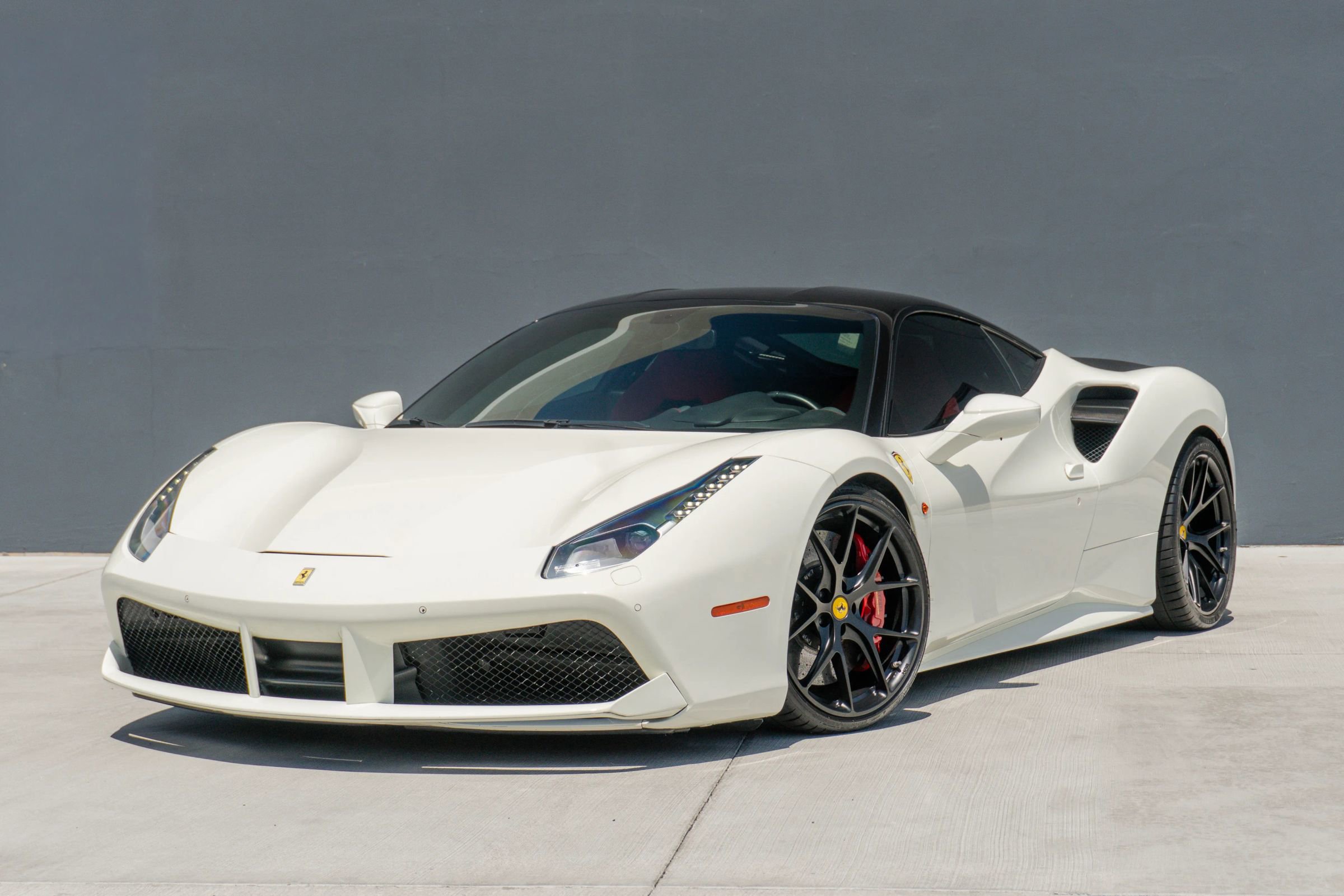 Used 2018 Ferrari 488 GTB RWD image 3