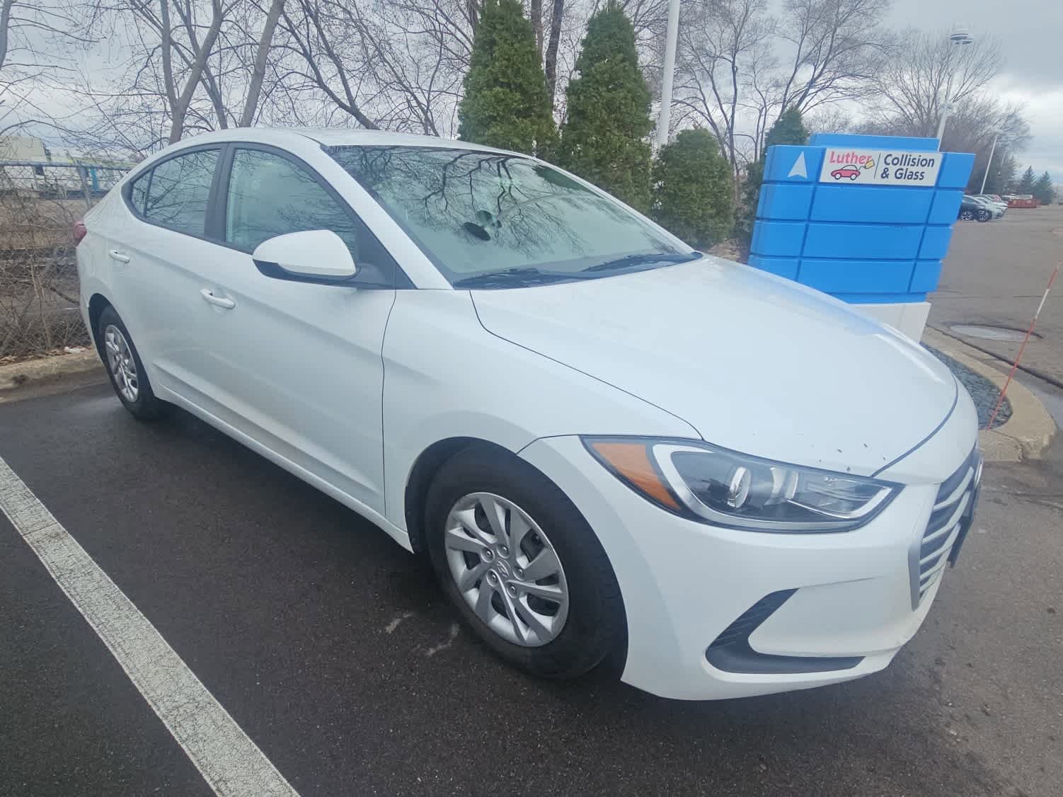 Used 2017 Hyundai Elantra SE w/ Cargo Package image 2