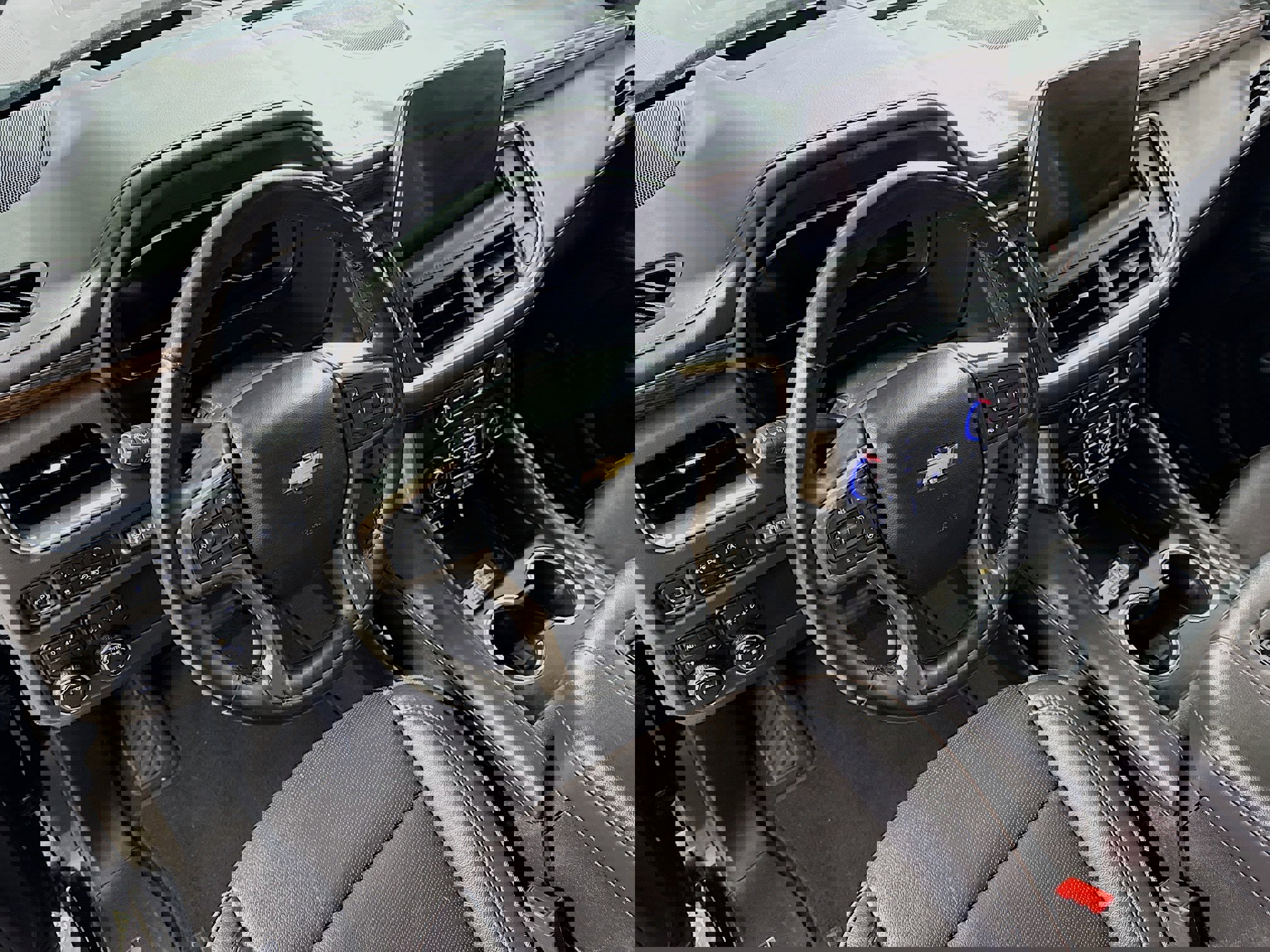 Used 2023 Chevrolet Suburban High Country image 14