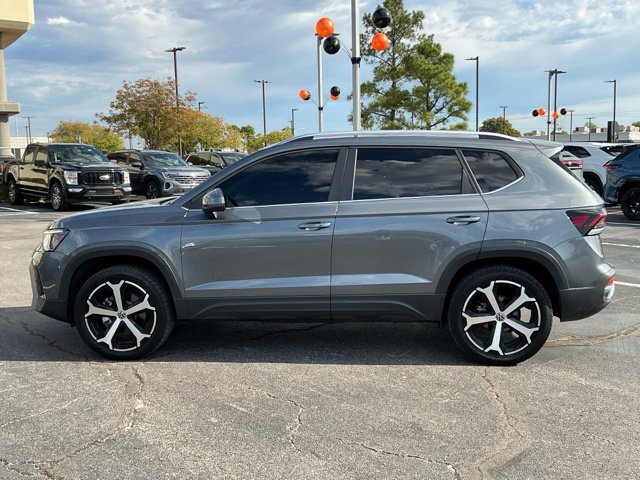Certified 2025 Volkswagen Taos SEL AWD/4WD image 6