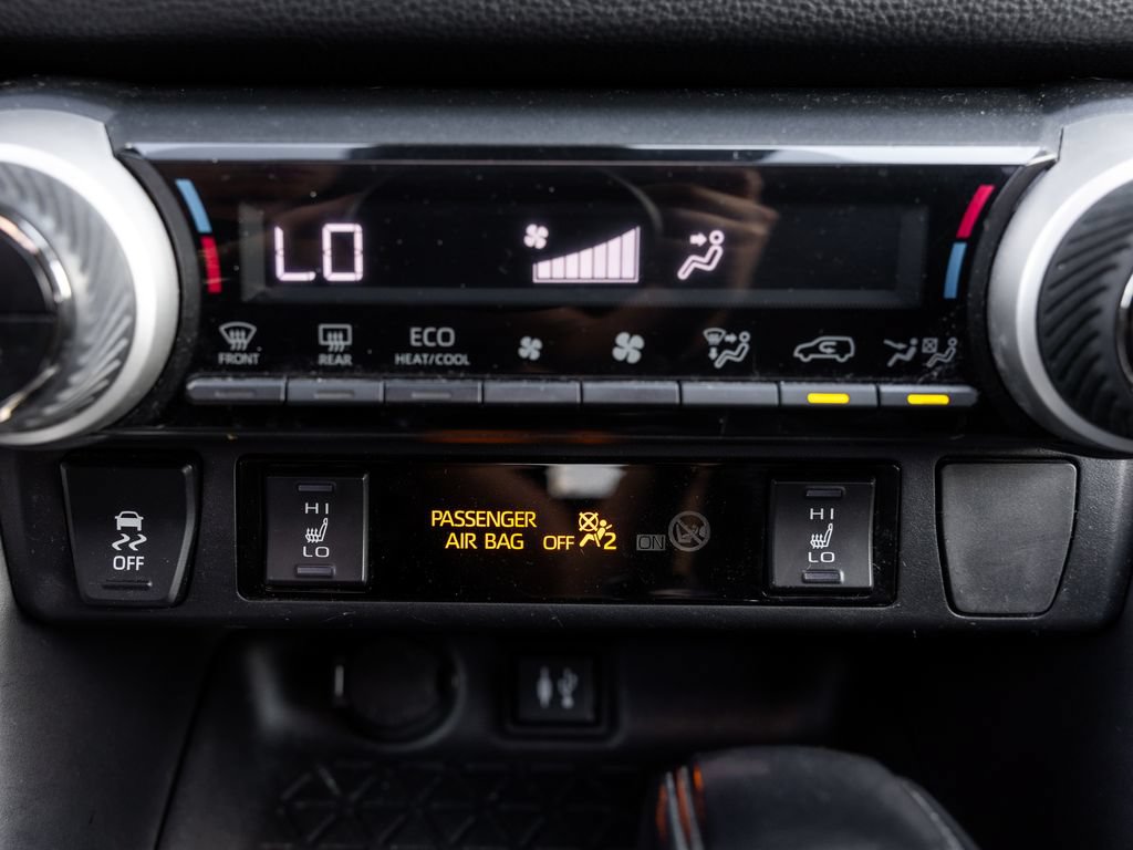 Used 2019 Toyota RAV4 XLE w/ Convenience Package AWD/4WD image 25