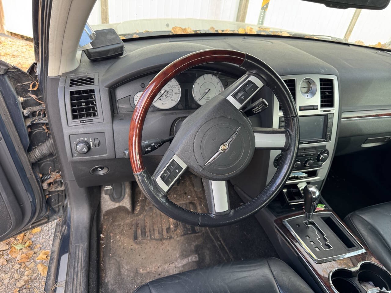 Used 2008 Chrysler 300 C w/ Navigation & Sound Group II RWD image 31