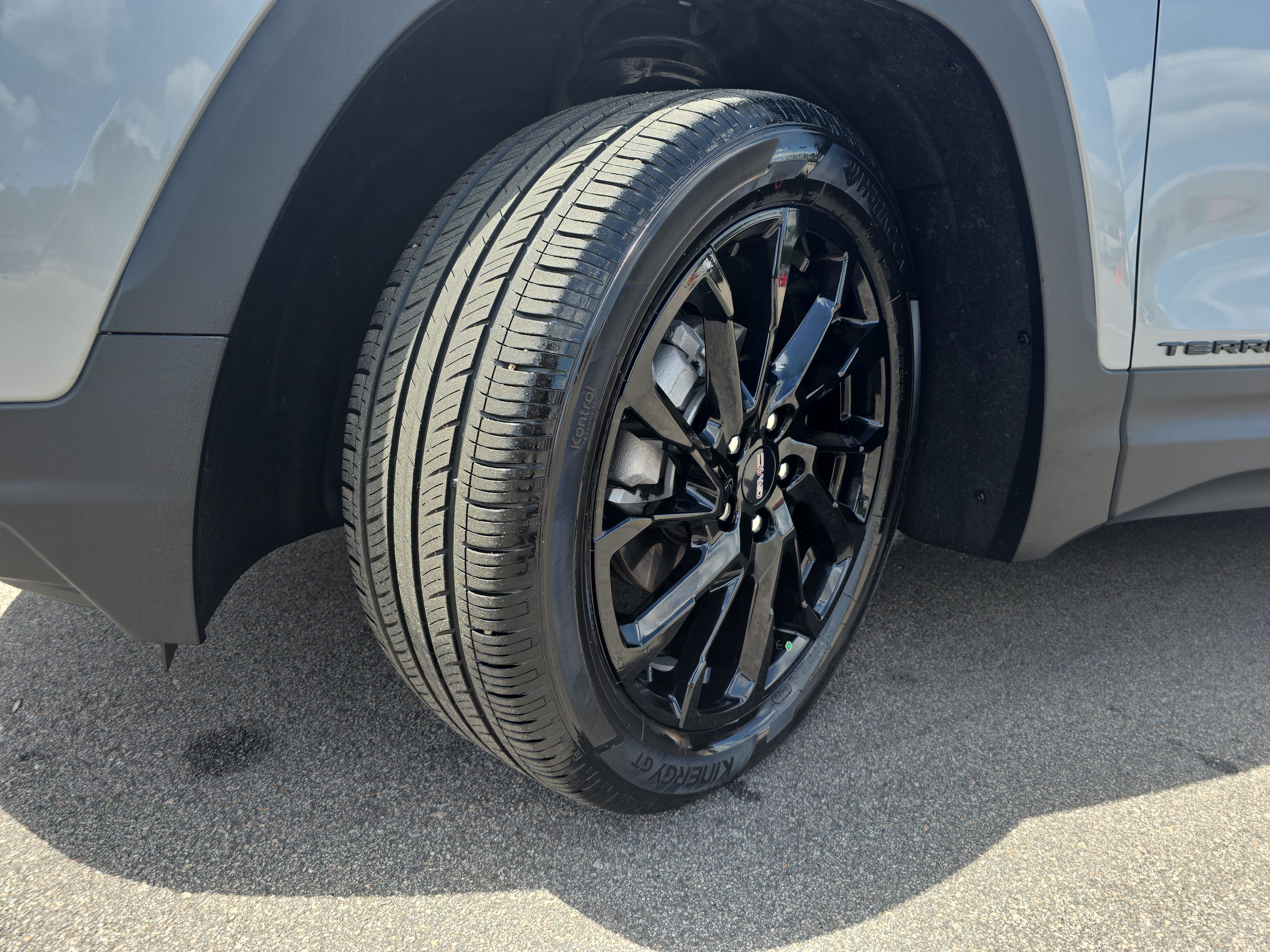 Used 2024 GMC Terrain SLE w/ Driver Convenience Package FWD image 31