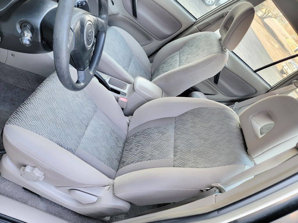 Used 2002 Toyota RAV4 2WD image 12