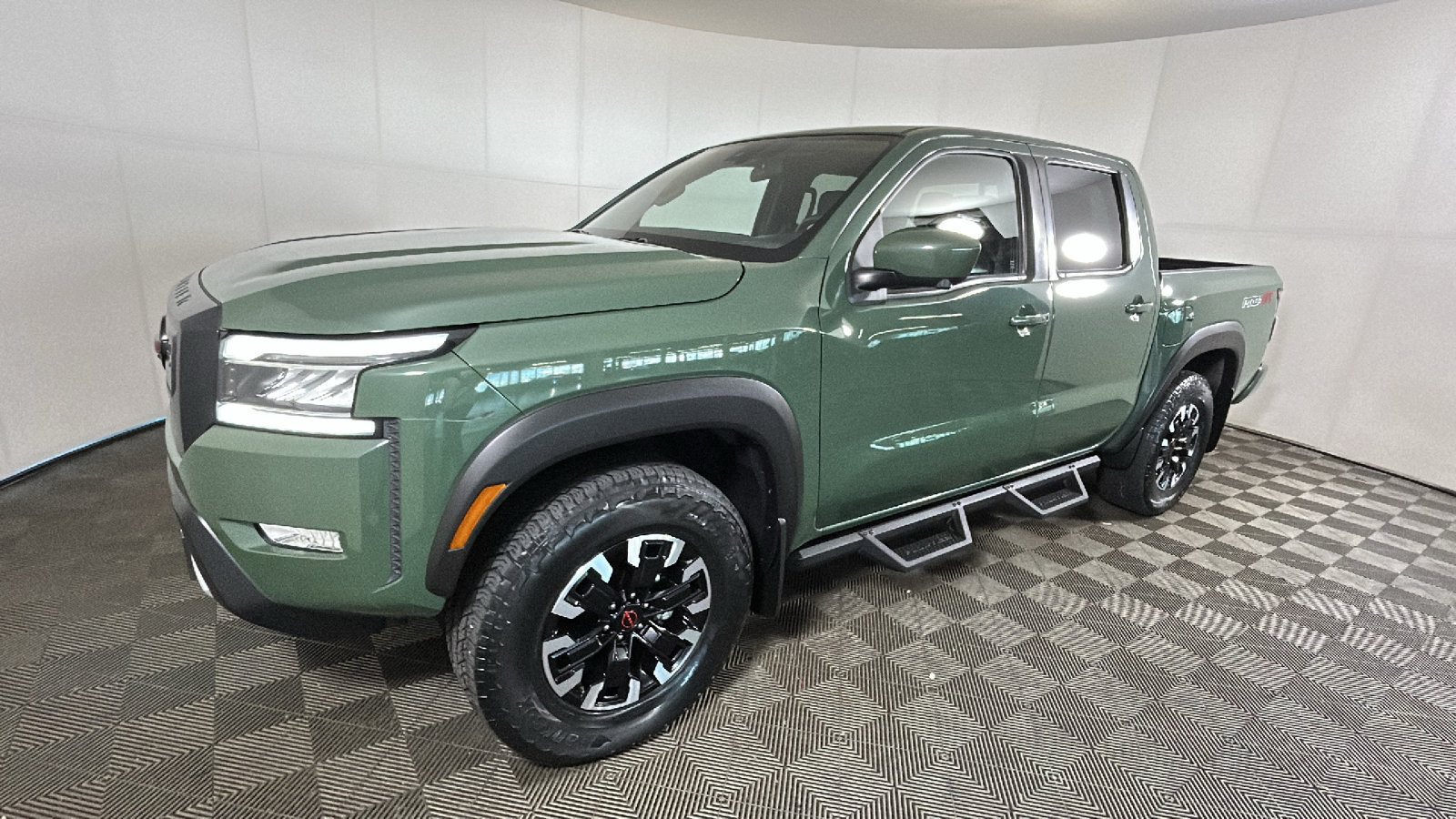Used 2023 Nissan Frontier PRO-4X w/ Pro Convenience Package AWD/4WD image 8