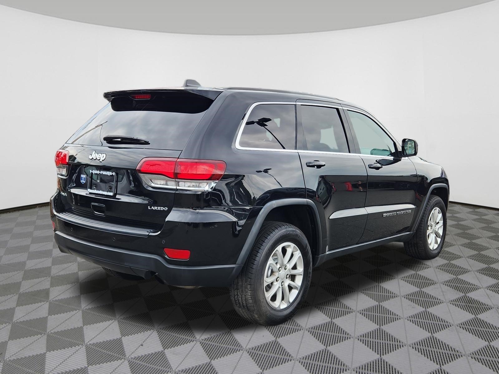 Used 2022 Jeep Grand Cherokee Laredo X AWD/4WD image 4