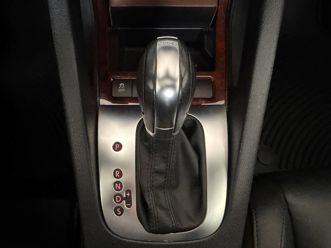 Used 2012 Volkswagen Eos Lux image 24