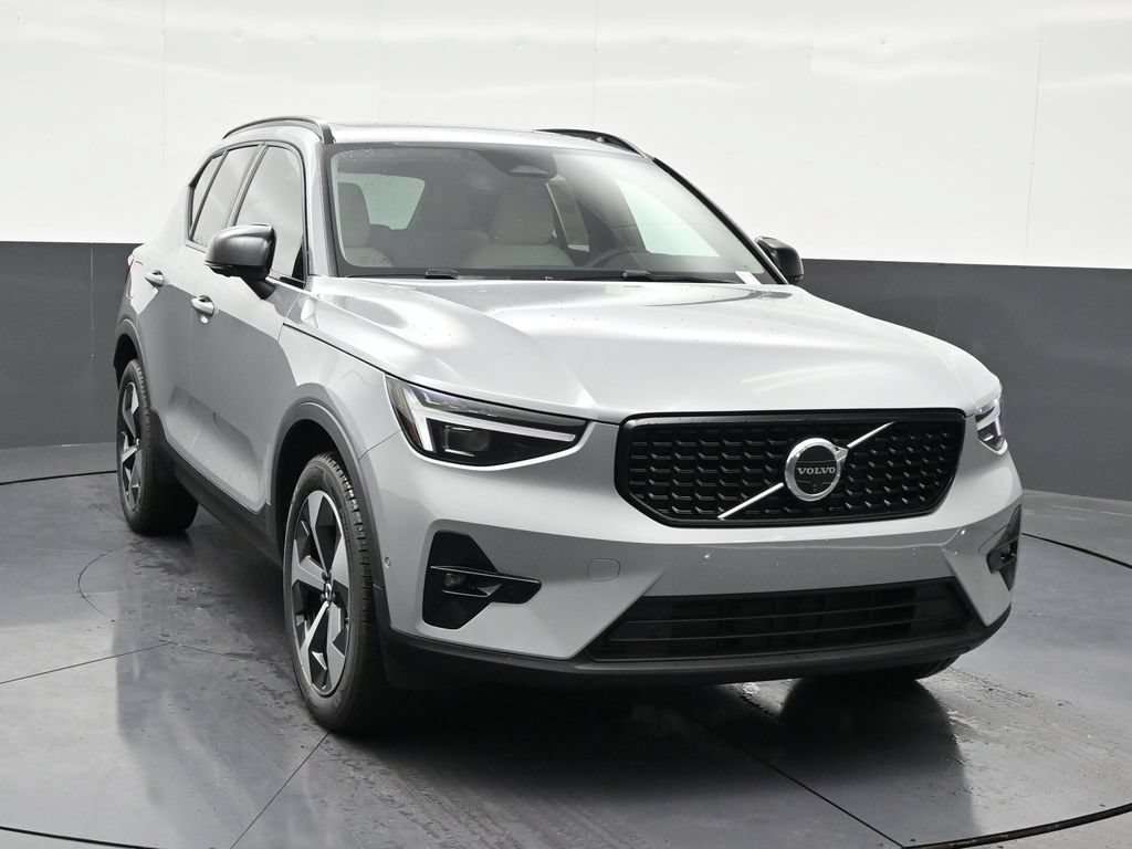 New 2026 Volvo XC40 B5 Plus w/ Protection Package Premier AWD/4WD image 7