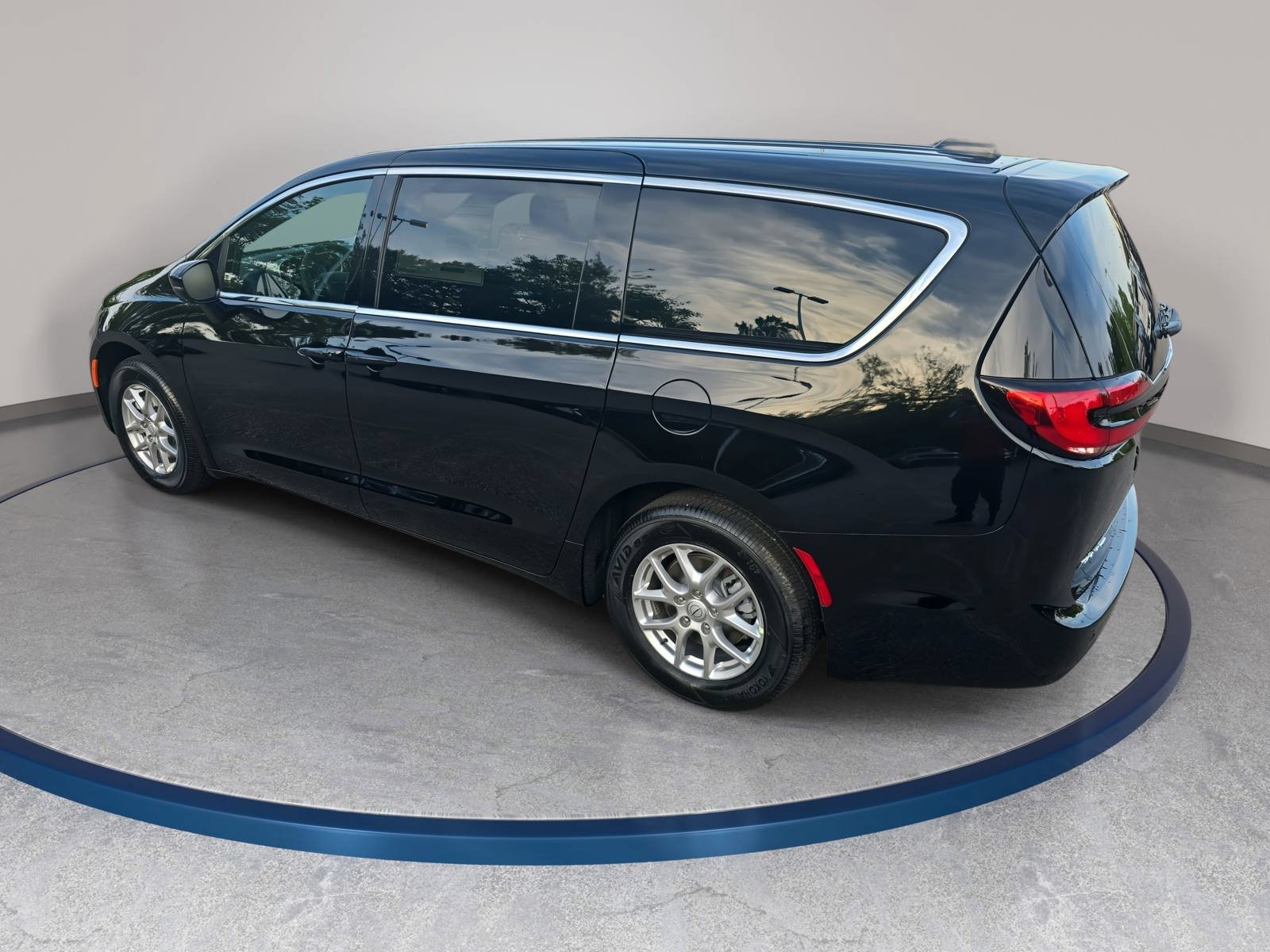 New 2026 Chrysler Pacifica Select FWD image 7