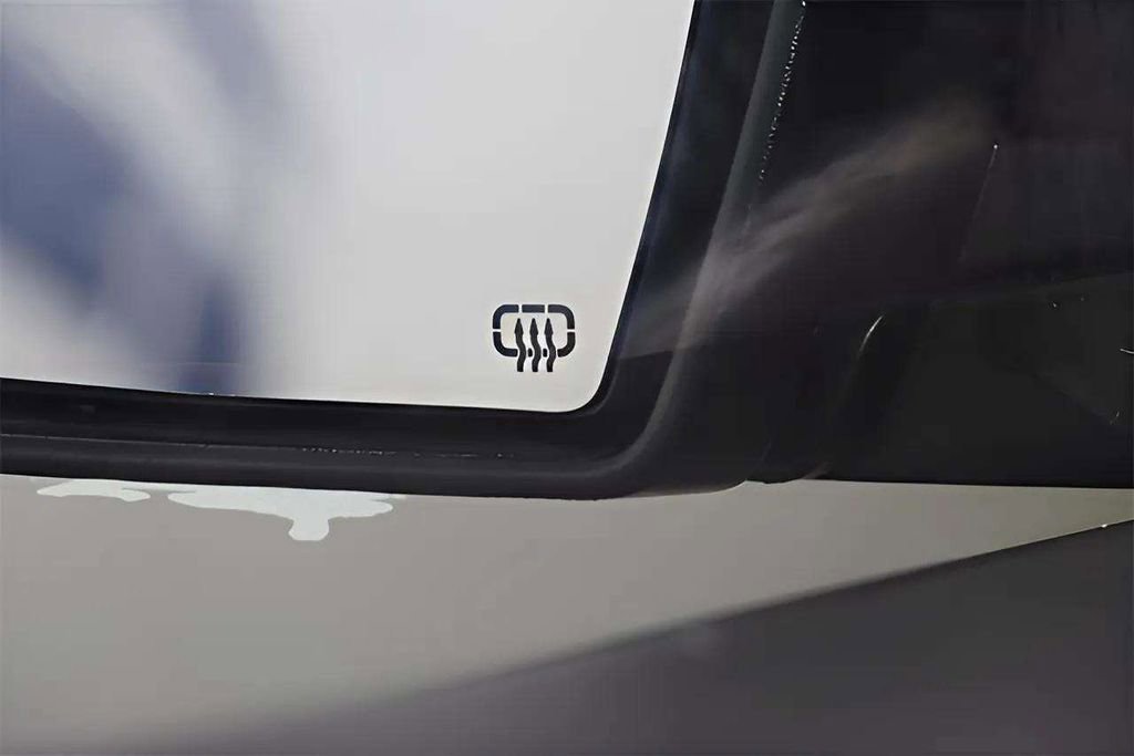 Used 2021 Jeep Cherokee Latitude FWD image 35