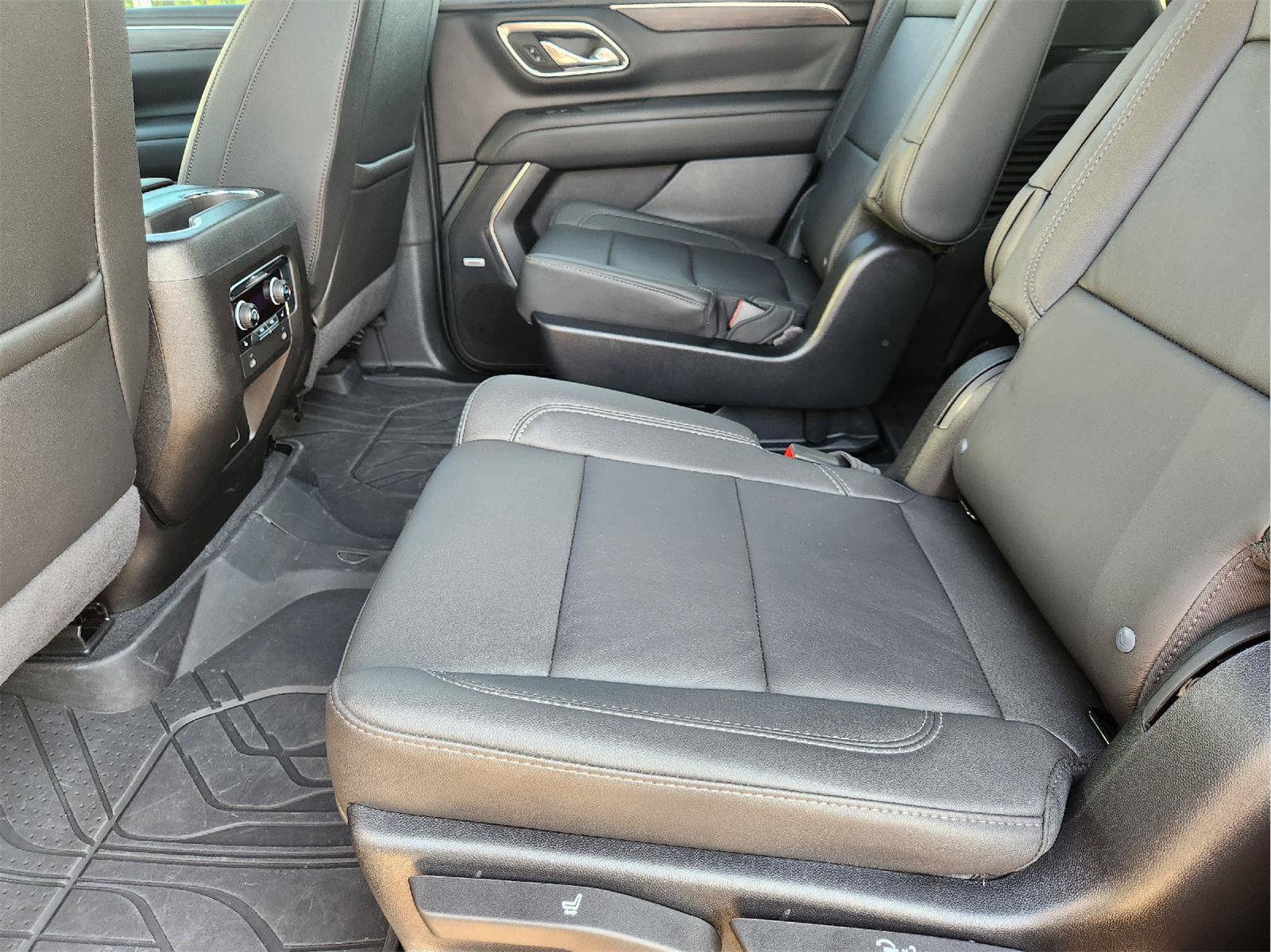 Used 2024 Chevrolet Tahoe Z71 w/ Luxury Package AWD/4WD image 30