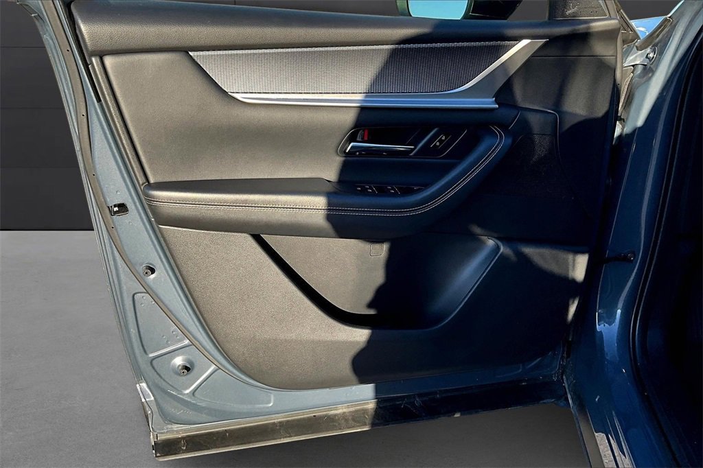 Certified 2025 MAZDA CX-70 3.3 Turbo w/ Preferred Package image 16