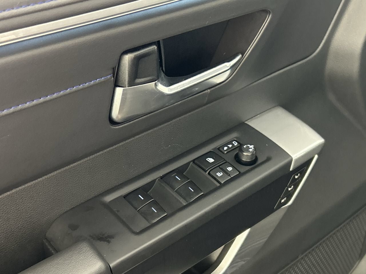 Used 2025 Toyota Sequoia Platinum w/ TRD Off-Road Package AWD/4WD image 19