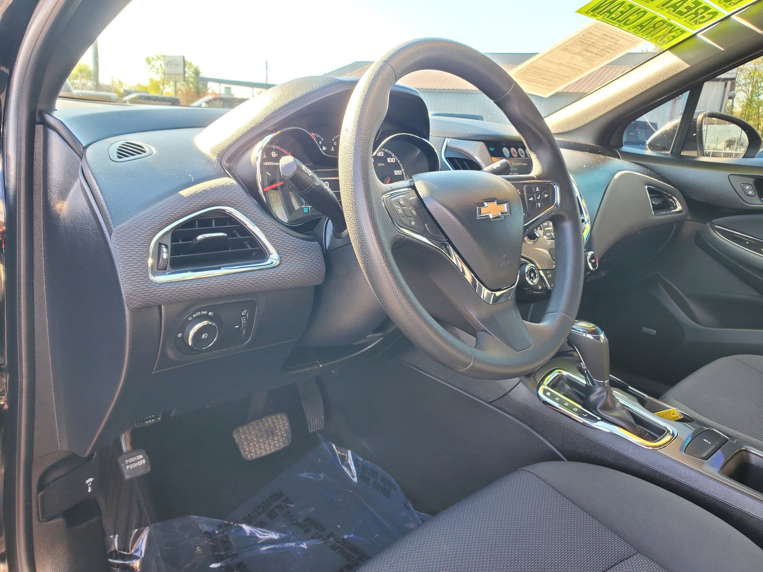 Used 2018 Chevrolet Cruze LT FWD image 10