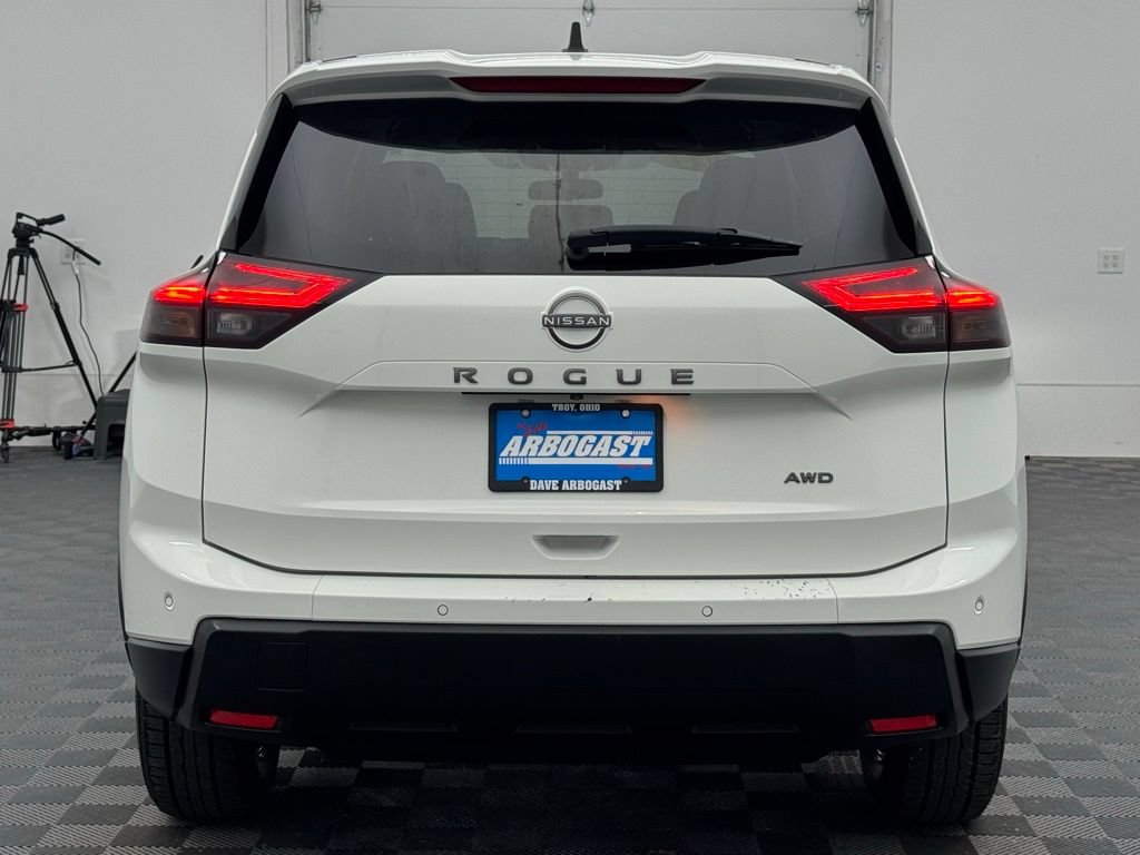 Used 2024 Nissan Rogue S AWD/4WD image 7