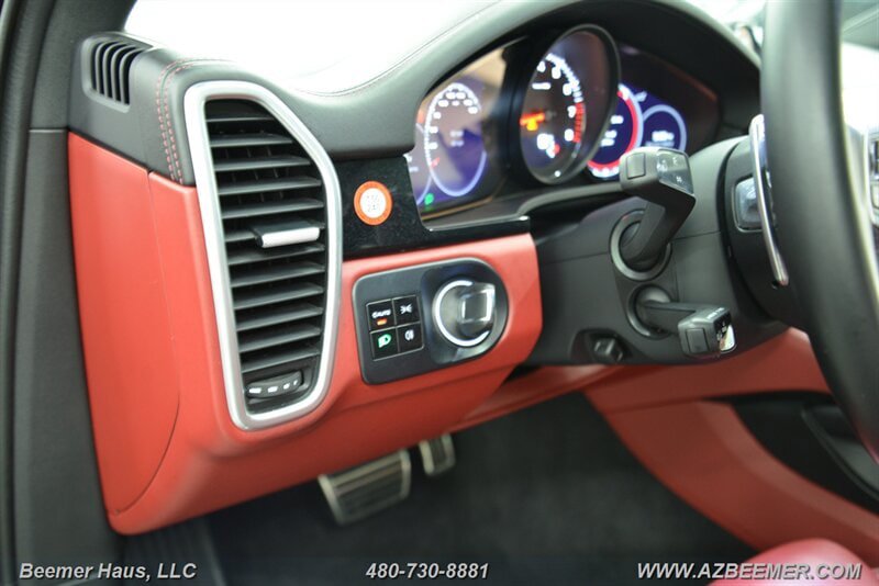 Used 2021 Porsche Cayenne S AWD/4WD image 31