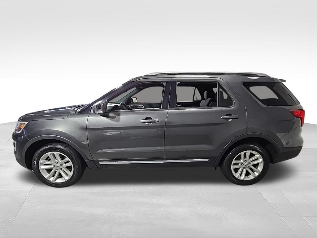 Used 2017 Ford Explorer XLT FWD image 10