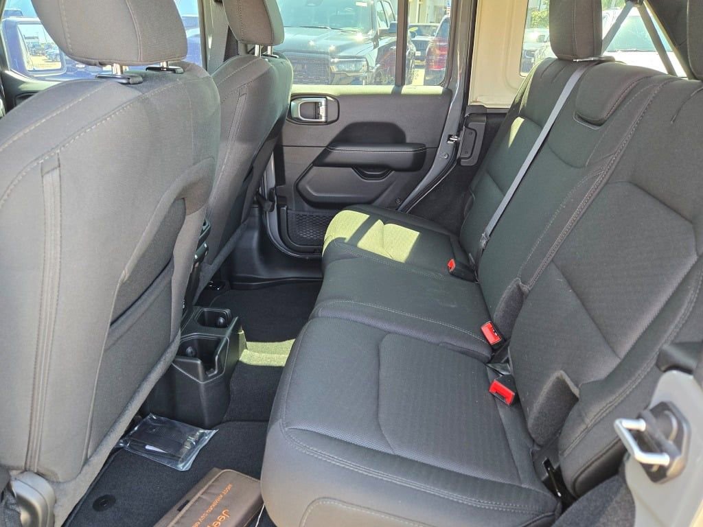 Certified 2022 Jeep Wrangler Unlimited Sahara image 16