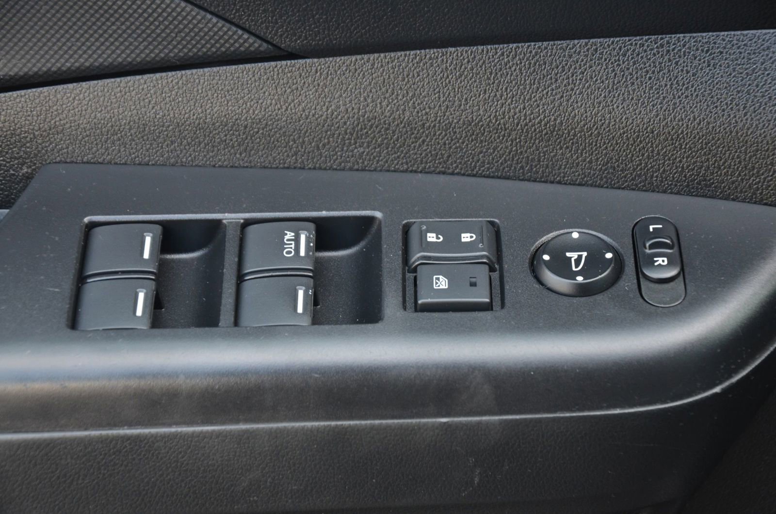 Used 2015 Honda CR-V LX image 20