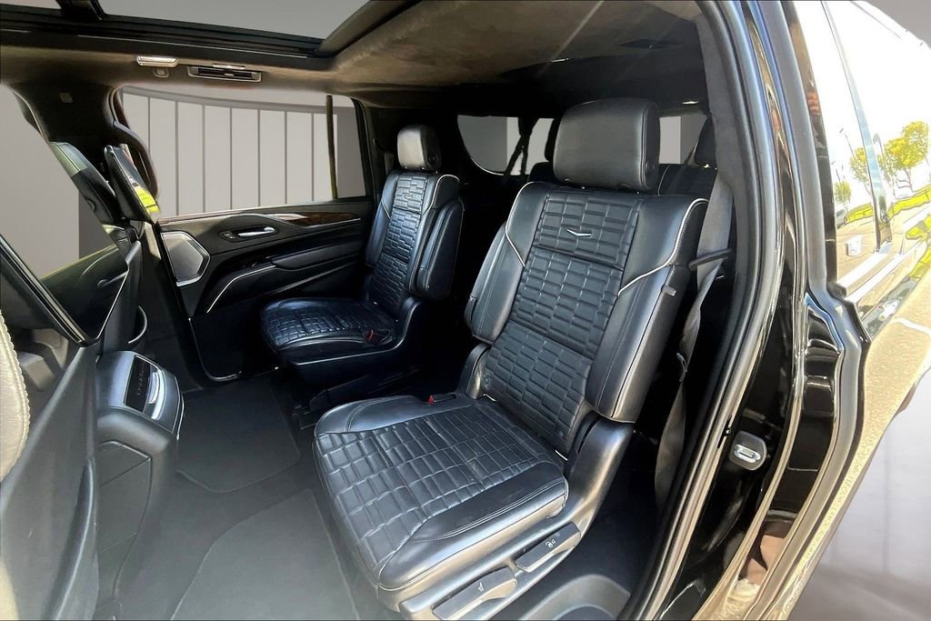Used 2021 Cadillac Escalade ESV Sport Platinum w/ LPO, ONYX Package AWD/4WD image 28