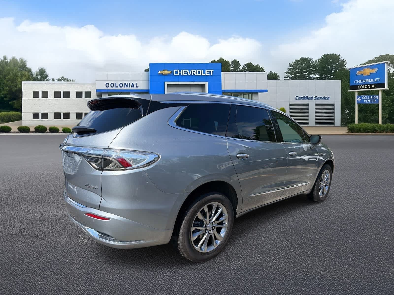 Used 2024 Buick Enclave Avenir w/ Avenir Technology Package AWD/4WD image 3