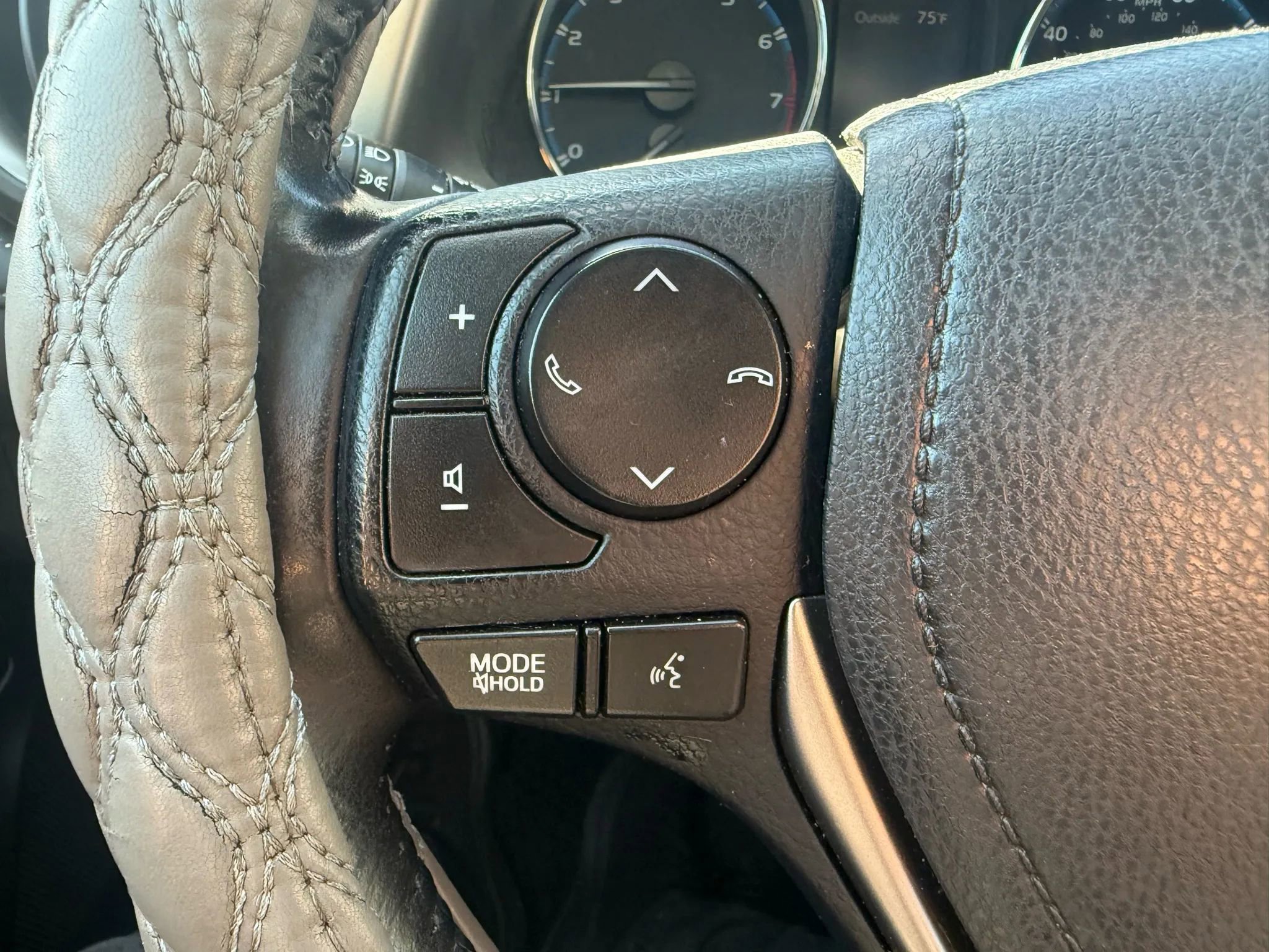 Used 2018 Toyota RAV4 Limited image 15