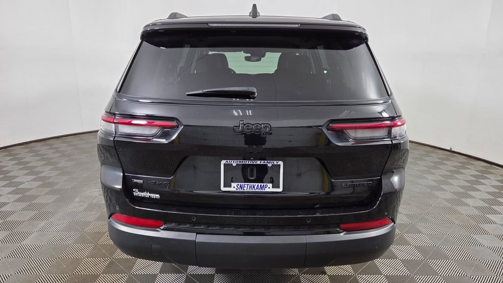 Used 2023 Jeep Grand Cherokee L Limited w/ Black Appearance Package AWD/4WD image 8