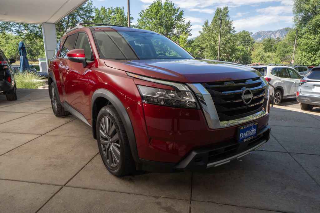 Used 2024 Nissan Pathfinder SL w/ SL Premium Package AWD/4WD image 2