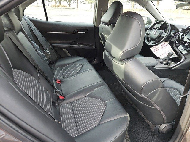 Used 2023 Toyota Camry SE image 16